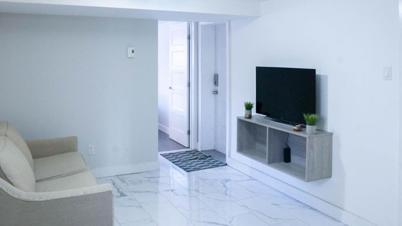 Apartament Lovely 1-Br W Sofa Bed In The Heart Of Ndg Montreal Zewnętrze zdjęcie